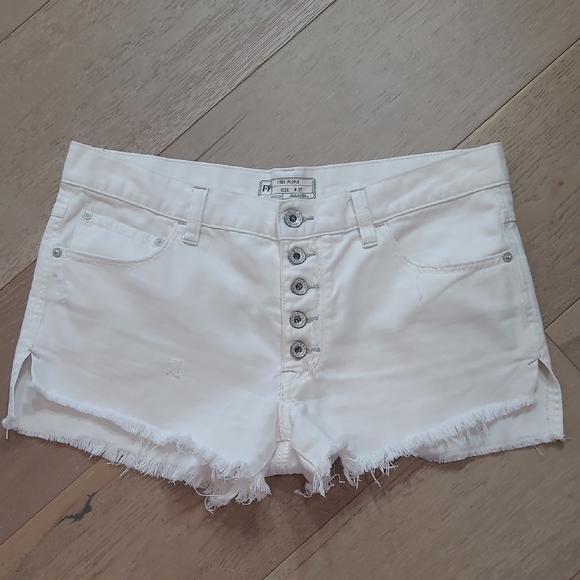 Free People Jean Shorts Women's sz 27 Button Fly Cut Off Mid Rise White Denim - Picture 1 of 10